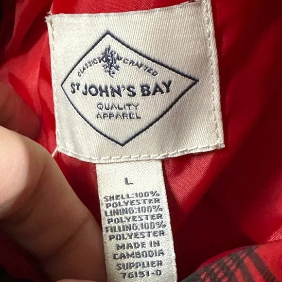 St. John's Bay Women's Women's Red Black Plaid Quilted Full Zip Vest Size Large - Picture 4 of 5